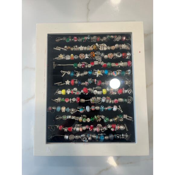 Willabee And Ward Charm Bracelet Set & Case Monthly Holidays Danbury Mint K8 - Picture 1 of 5